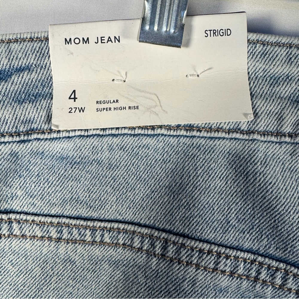 American Eagle Mom Jeans Size 4 27W Super High Rise Light Super Bleach Strigid - Picture 9 of 15